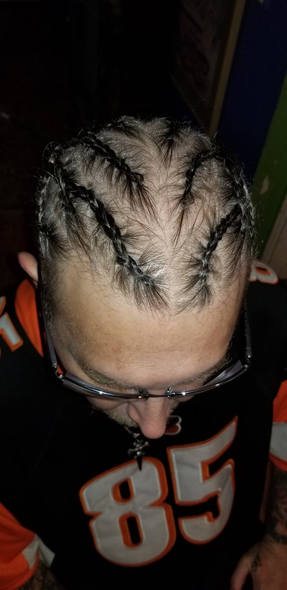 BartmanFlip's tweet image. Got my hair done first time of 2020 #braids #boxbraids #straightbacks