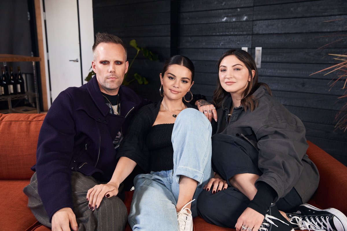 selenagomez's tweet photo. 💜 @juliamichaels @justtranter https://t.co/U5QHNv9Kqe