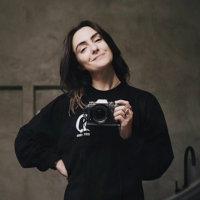 TheMayesTeam's tweet photo. can I let you in on a little secret?!
It’s taken me 3 days to get the courage to post this picture 🙊

Posting selfies is a massive stretch for me but one of my goals for the year is to use my “real” camera more and practicing in the mirror is as far as I’ve gotten 🤪

I have … https://t.co/EcqhZuNvzn