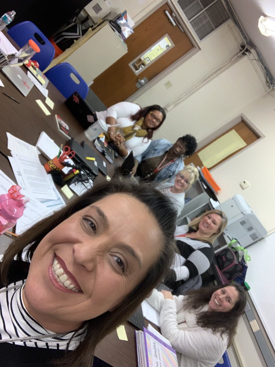 tchrnmommy's tweet image. So fun being back in my previous district helping them dive deep into standards. Great things are happening for kids at Robinwood Elementary! #Edconsultantlife #customizedPD @FergFlorSchools @FFSDSupeDavis @EducPlus @StLouisRPDC