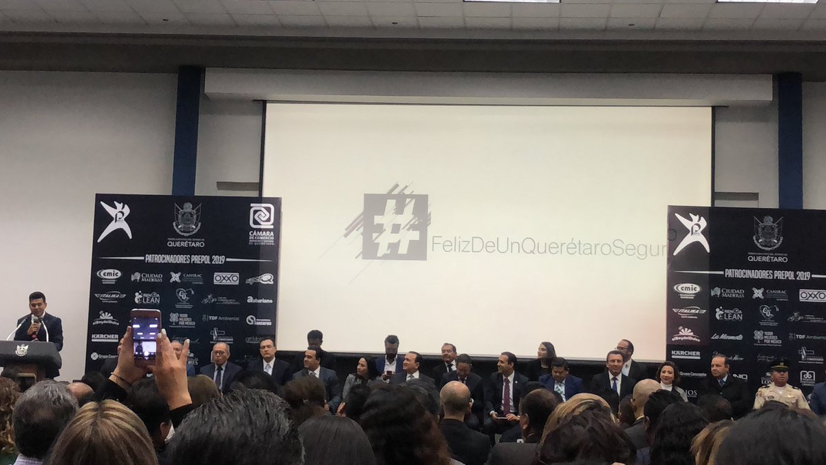 Olgacorchado's tweet photo. Hoy entrega de premio al policía en #queretaro #prepol @CanacoQro #felizdeunqueretaroseguro invitado especial @Concanaco @PanchDominguez @carloshabacuc https://t.co/0nxF0eA5cz