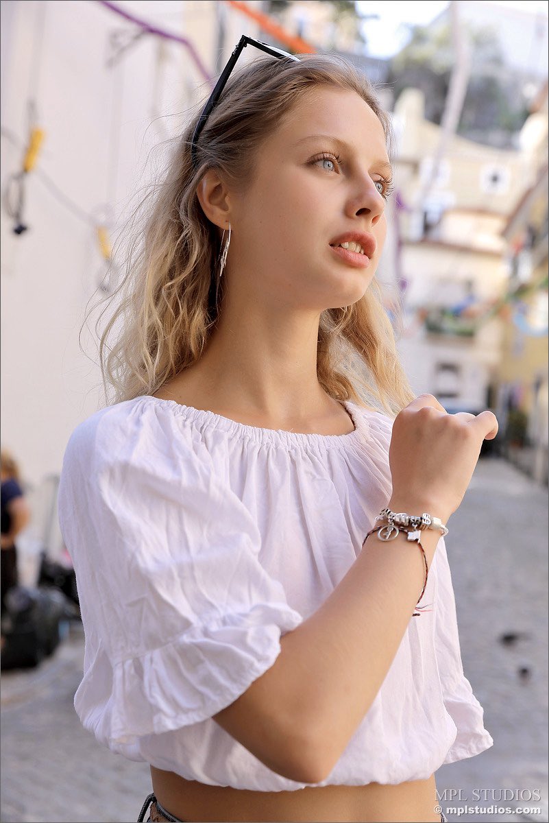 Thierry_Fashion's tweet photo. Clarice for https://t.co/PnJXoIq352 Postcard from Lisbon #mplthierry #thierrympl #mplmodels #mplstudios #arthouse https://t.co/0H7k4ie3NW