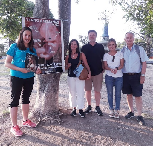 ISABELMARIATRES's tweet photo. Cada día estaremos defendiendo la vida, en cada aborto muere un niño, único e irrepetible y dejan una mujer con grandes heridas, una familia destrozada.
#ElBebito #ElProtocoloMata #SantaRosa #LaPampa https://t.co/hM6IlA2X5I
