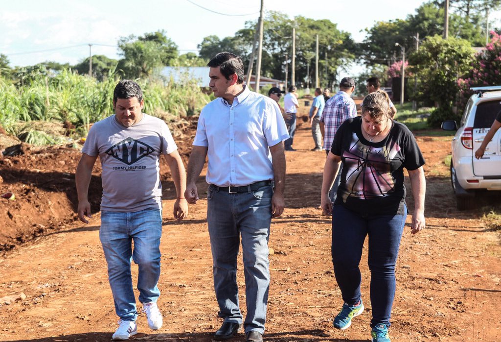 ➡️ #CercaDelVecino  #ObrasPublicas 
Junto al intendente de Eldorado, Fabio Martínez, y la viceintendente, Olinda Tucholke, recorrimos los trabajos que se están llevando adelante en la ciudad. 

Estamos para escuchar, gestionar y dar respuestas concretas al vecino. #Misiones🌳