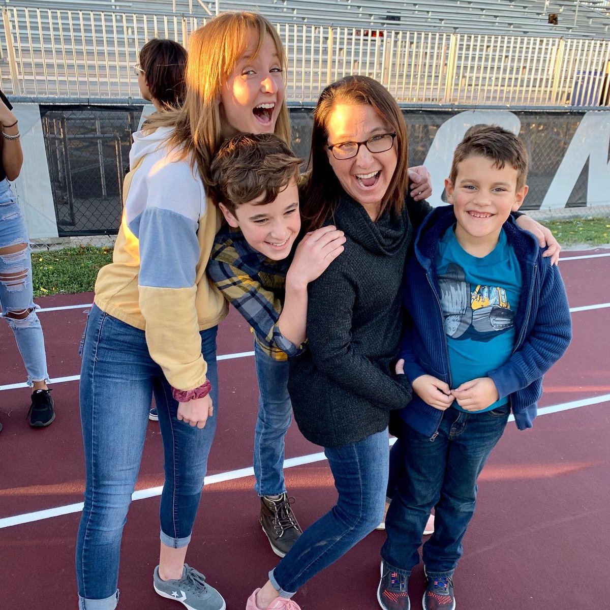 AlishadosSantos's tweet image. My son Leo and I were honored to be part of the filming of @greatest_coach movie yesterday with @RealDeanCain! 🎥🎬🍿💛 #GreatestCoachMovie #TheGreatestCoachofAllTime #FeaturedExtras