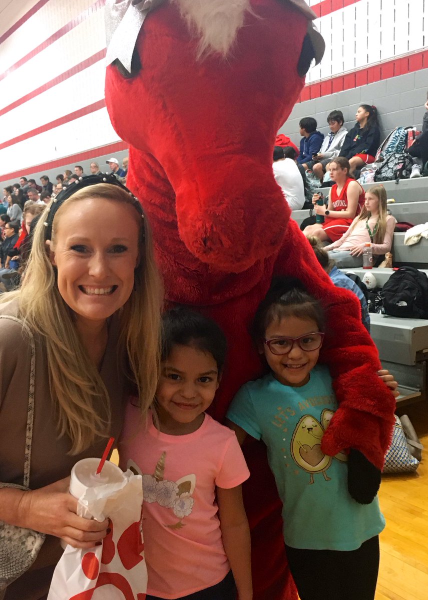 dClarkGCISD's tweet photo. Such a sweet surprise seeing my first graders at @GrapevineMiddle #FuturePonies ❤️ https://t.co/UCtLhXXa2i