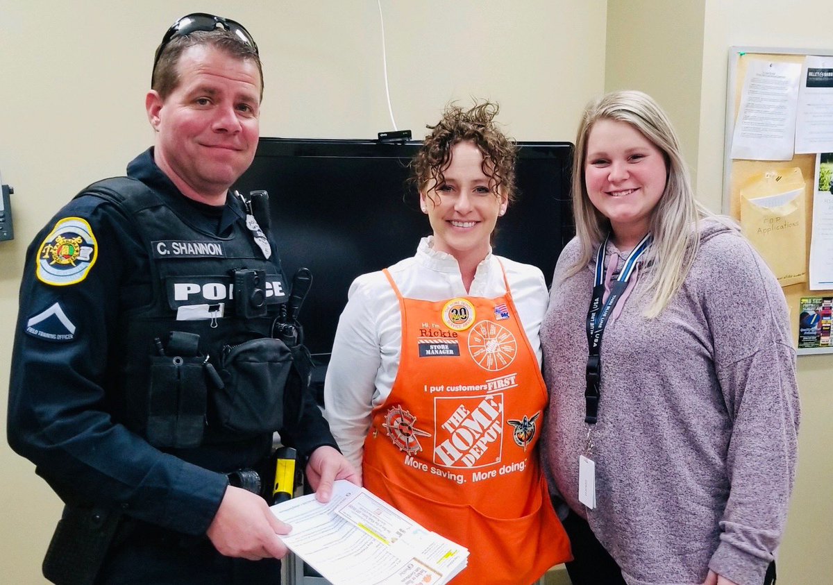 misshd03's tweet photo. Thank you to our D319 team on the community law enforcement partnership! @berry81us @RyanHallTHD804 @robertkirkham26 @Megan_Watson55 @mparkshdorange @DaveHulganVOLS @JHW1077 @RickieBoutwell @MelissaKTHD @carolgene015 @JustinReedTHD https://t.co/QT9Qkky4s2