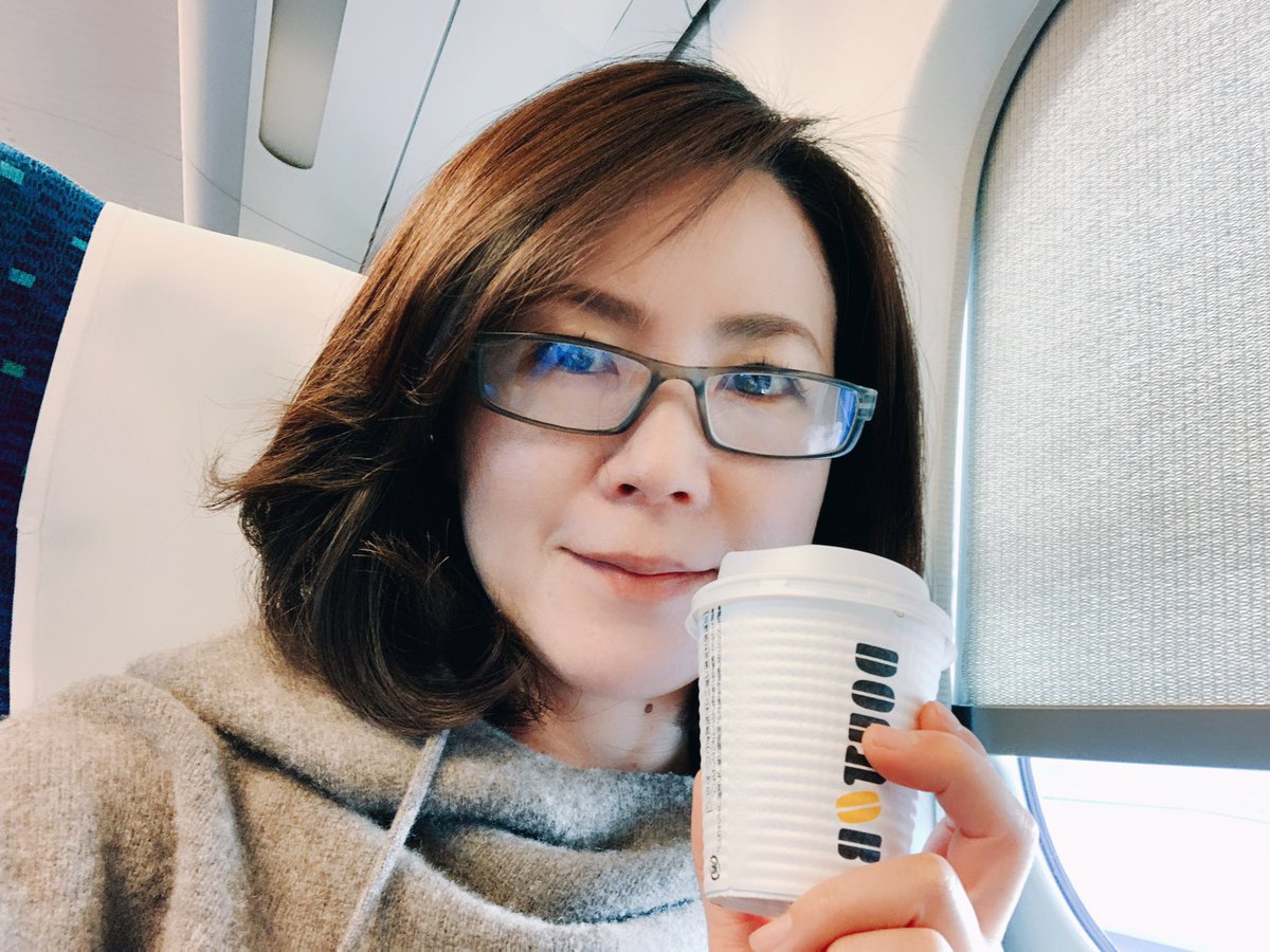 cocoshinkyu's tweet photo. おはようございます

めちゃめちゃいいお天気です

大阪から新幹線で
新春エクスマセミナー
東京に向かっています

無事にたどり着けますように

楽しんできます♫

　#エクスマセミナ�� https://t.co/o4gE8C7l3F