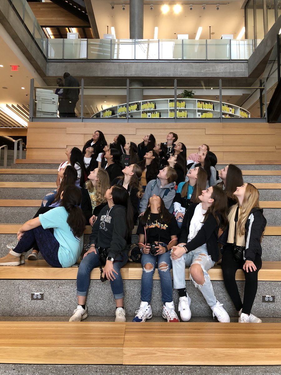 daniellepwillie's tweet photo. We found inspiration all over the city for our photography intersession. So much creativity and joy! #intersession2020 https://t.co/zGCzv7d5aH