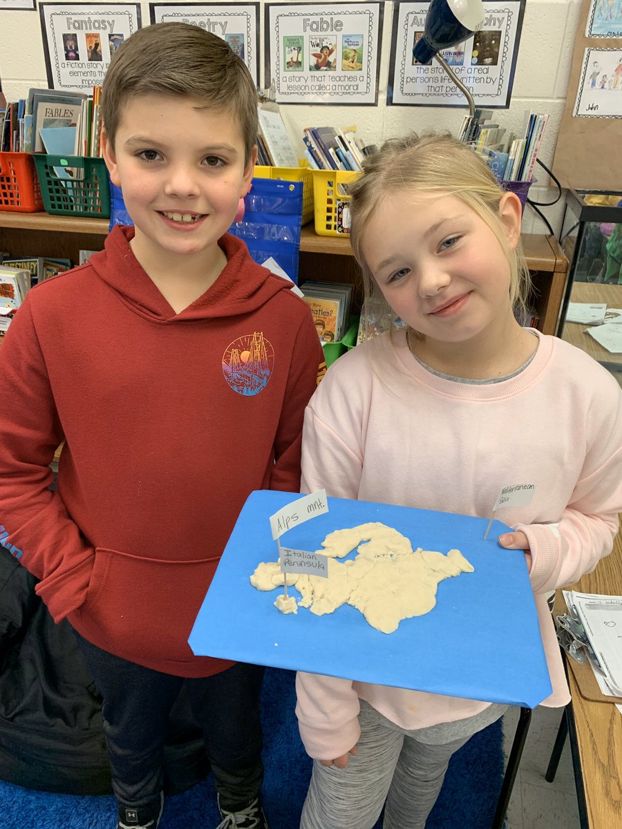 JanieLyman's tweet photo. Salt dough continent projects!  Thank you parents for making the dough! 🙌🏻 https://t.co/VttNNhfRhi