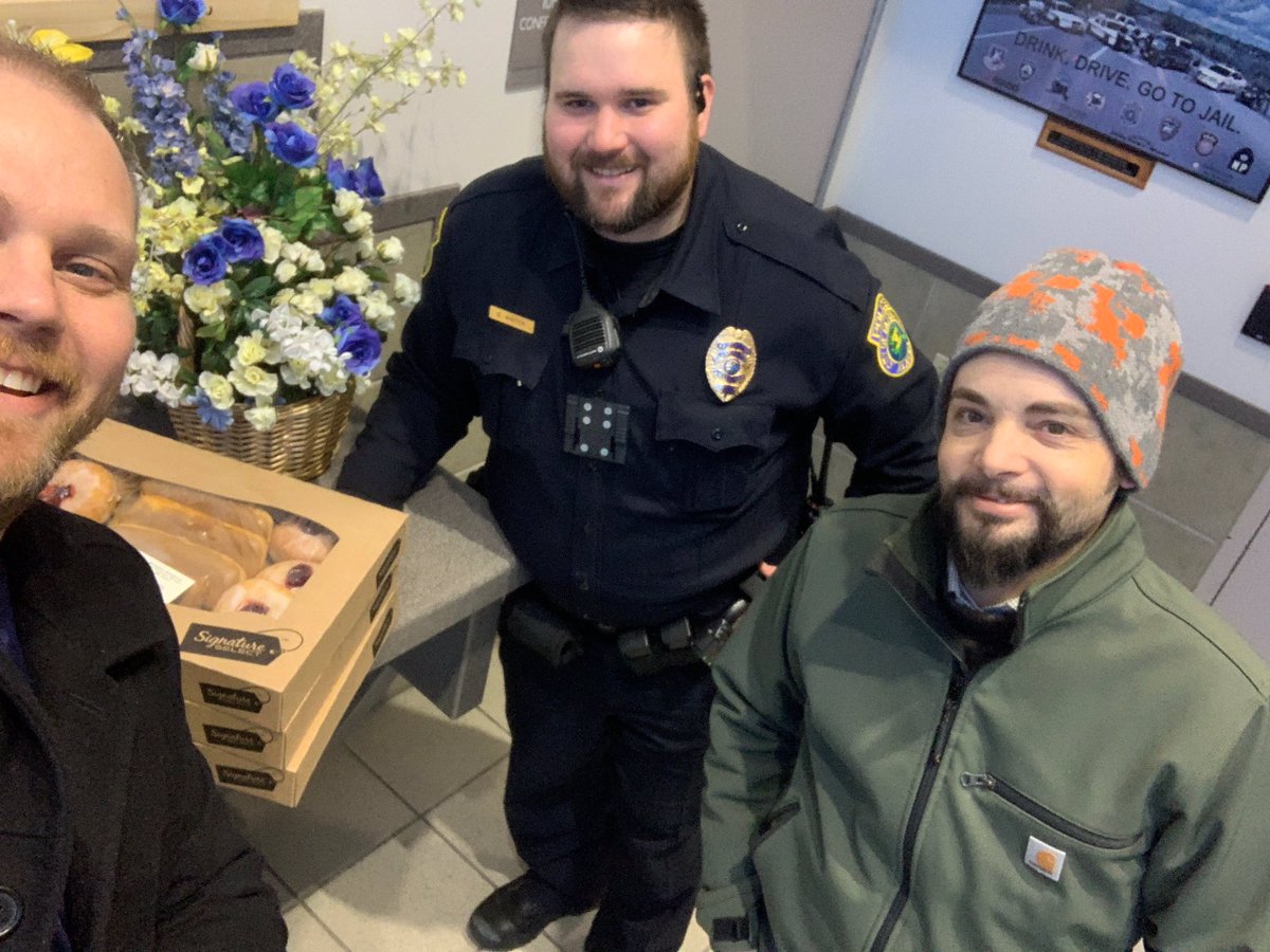 ZachGreenough's tweet photo. Happy Law Enforcement Appreciation Day to the incredible police officers in Fairbanks Alaska! We heard they like donuts and we were right! @jennwhite_ @shannonD2861303 @LohrySteven @EricWalkerHD @Hermancito12 https://t.co/58KYmOHMG6
