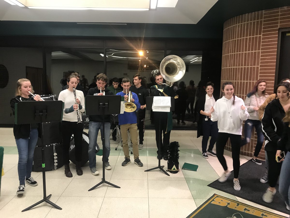 viewbands's tweet photo. Band and colorguard members out in full force and voice tonight playing for the Clearview Regional High School Open House #viewband #viewonegoodthing https://t.co/aDtYM8LSA9
