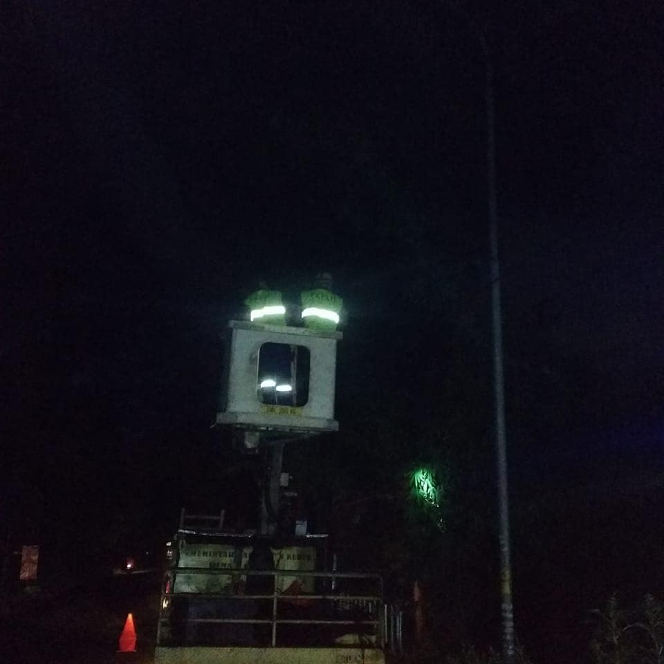 pkplhkudus's tweet photo. Bu Siti
Matur nuwun info nya. Monggo, sudah diperbaiki kawan kawan . Maaf, kalau selama ini mengganggu kenyamanan panjenengan . Oh iya, jangan buang sampah sembarangan. Pilah dari rumah nggih. https://t.co/EqSRO0Z4cn