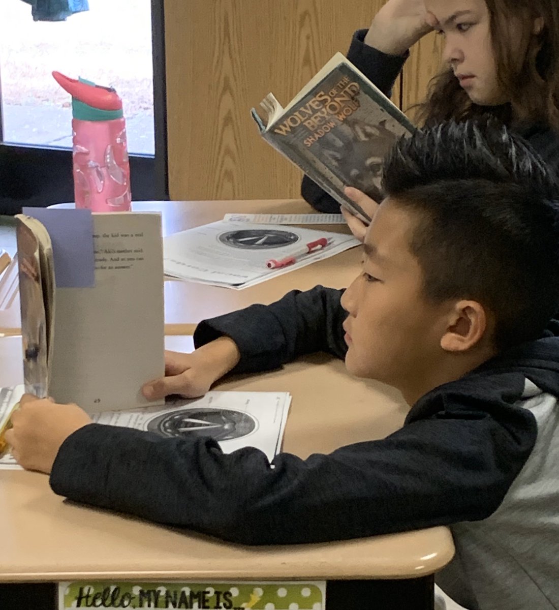 holt_RHS_MathIn's tweet image. Today a reader, tomorrow a leader!📚#fifthgradereads @@LES_Panthers