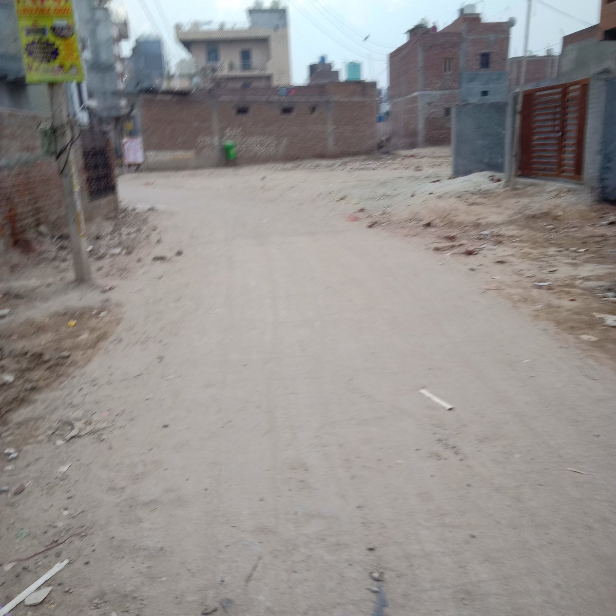 ShankarPadhy1's tweet photo. Illegal encrochment made in out land reserved for Park by illegal colonies and made illegal roads through sector91 Surya nagar pH 2 East block Faridabad Several letters to Mcf but no action.illegal traffic comes and made traffic jams pollution daily. https://t.co/yrtJA0C81z