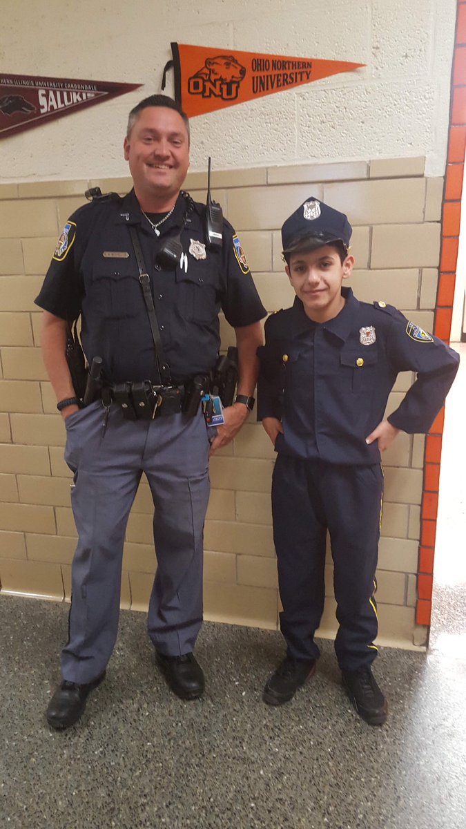 msnadams86's tweet photo. None like this special guy! Thankful for all he does for the students, staff, and families of @DundalkMS . Officer Mitchell makes a difference everyday!!#OWLPRIDE
#OURSROROCKS https://t.co/4A54EoAPlv