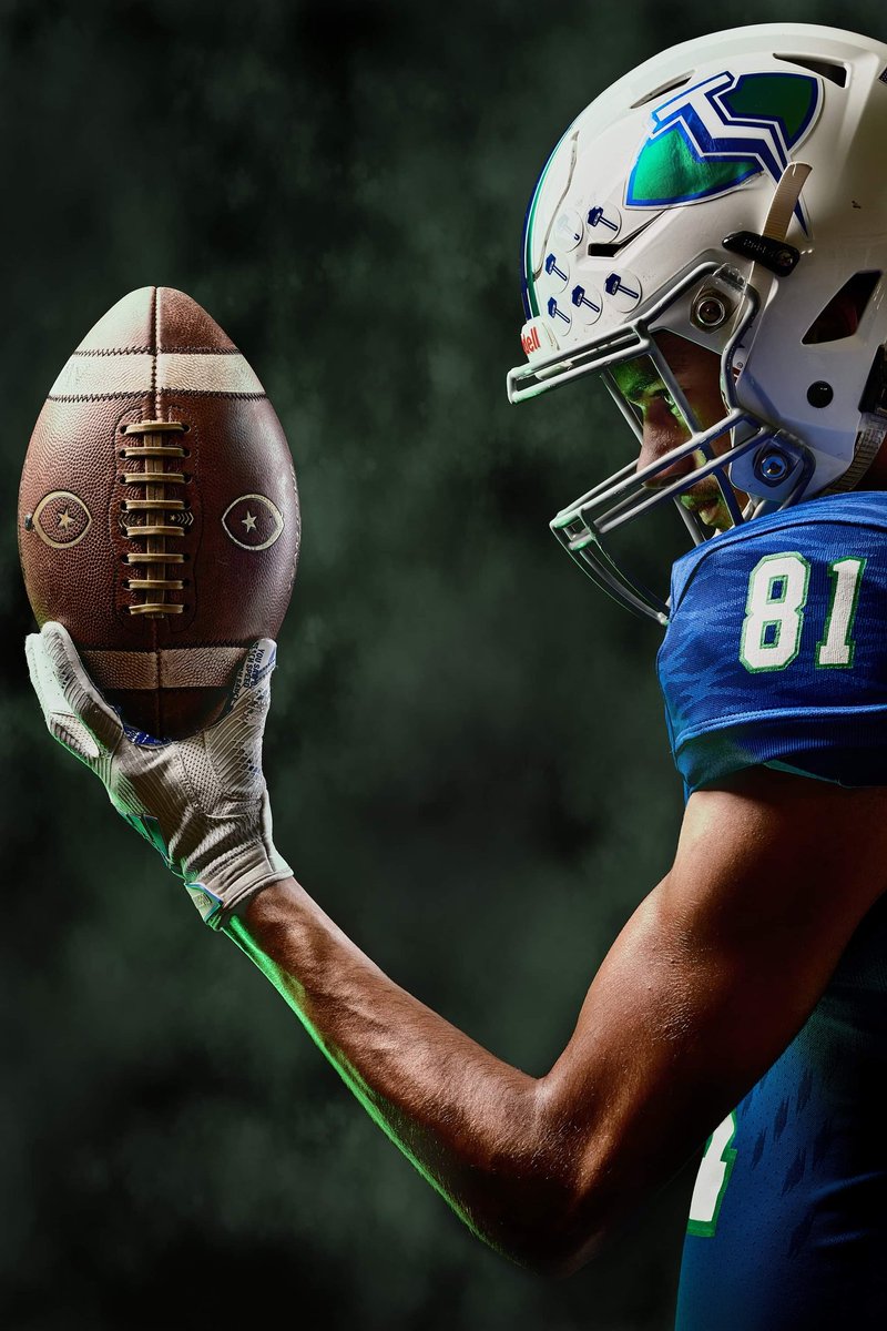 Mholmes_fb's tweet photo. 📷 Billy Purta @purtastudios 
Reppin' @MVHSFootballTTT https://t.co/fGjdDeHaXC