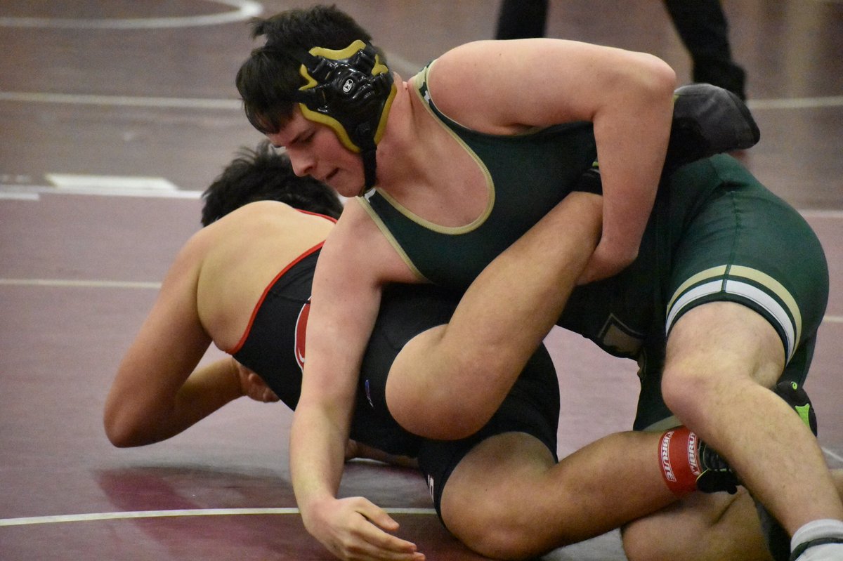 NDMom_19's tweet photo. I find myself longing for endless Saturdays cuz that meant we were doing well, a hoarse voice from yelling & cheering cuz I actually believe I was helping 😊😎, & our amazing @ndwhwrestling family💚💛! #KeepWorkingBoys #Strongereveryday #Brotherhood https://t.co/RsxRG3ukvA