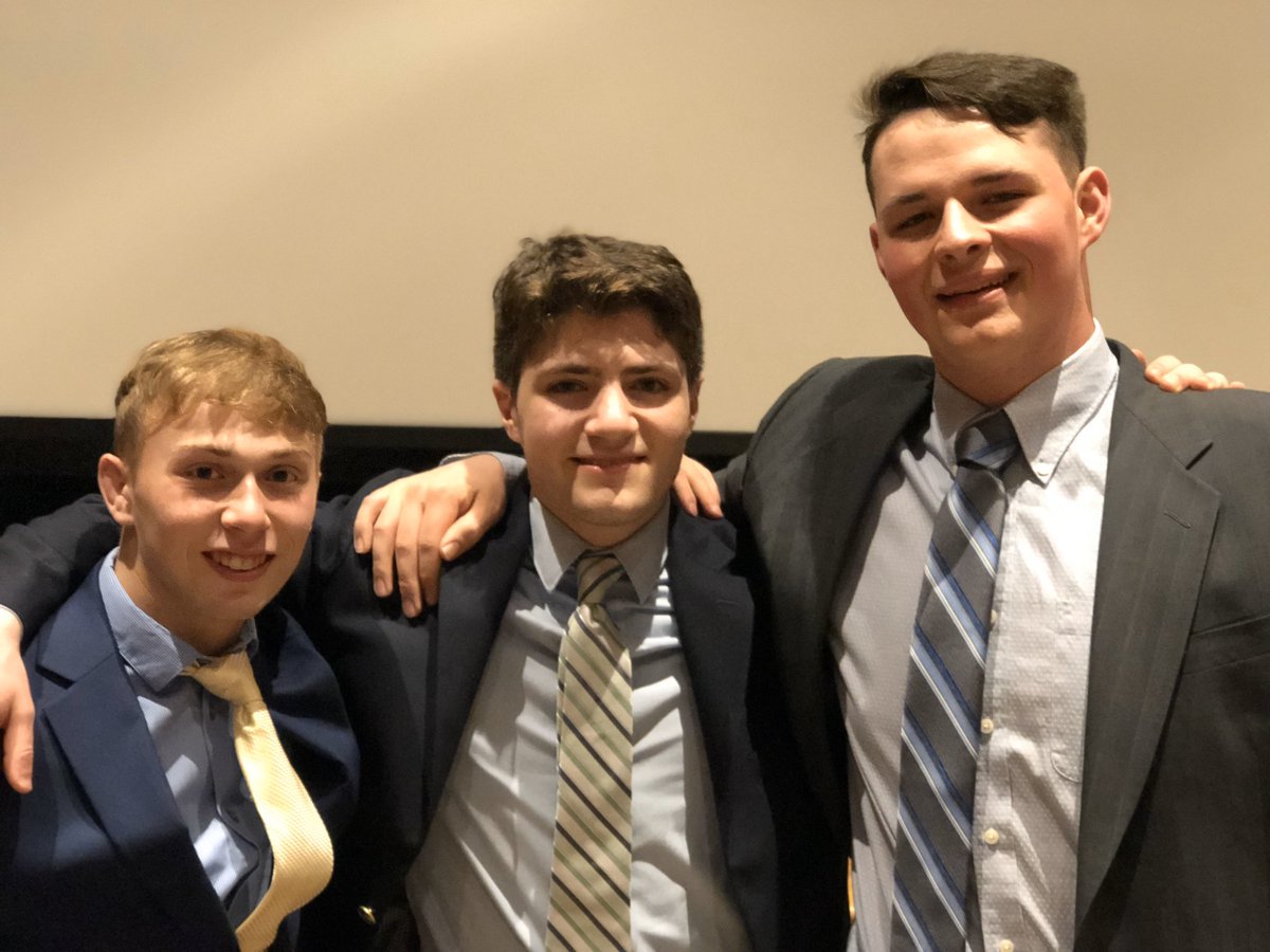NDMom_19's tweet photo. I find myself longing for endless Saturdays cuz that meant we were doing well, a hoarse voice from yelling & cheering cuz I actually believe I was helping 😊😎, & our amazing @ndwhwrestling family💚💛! #KeepWorkingBoys #Strongereveryday #Brotherhood https://t.co/RsxRG3ukvA