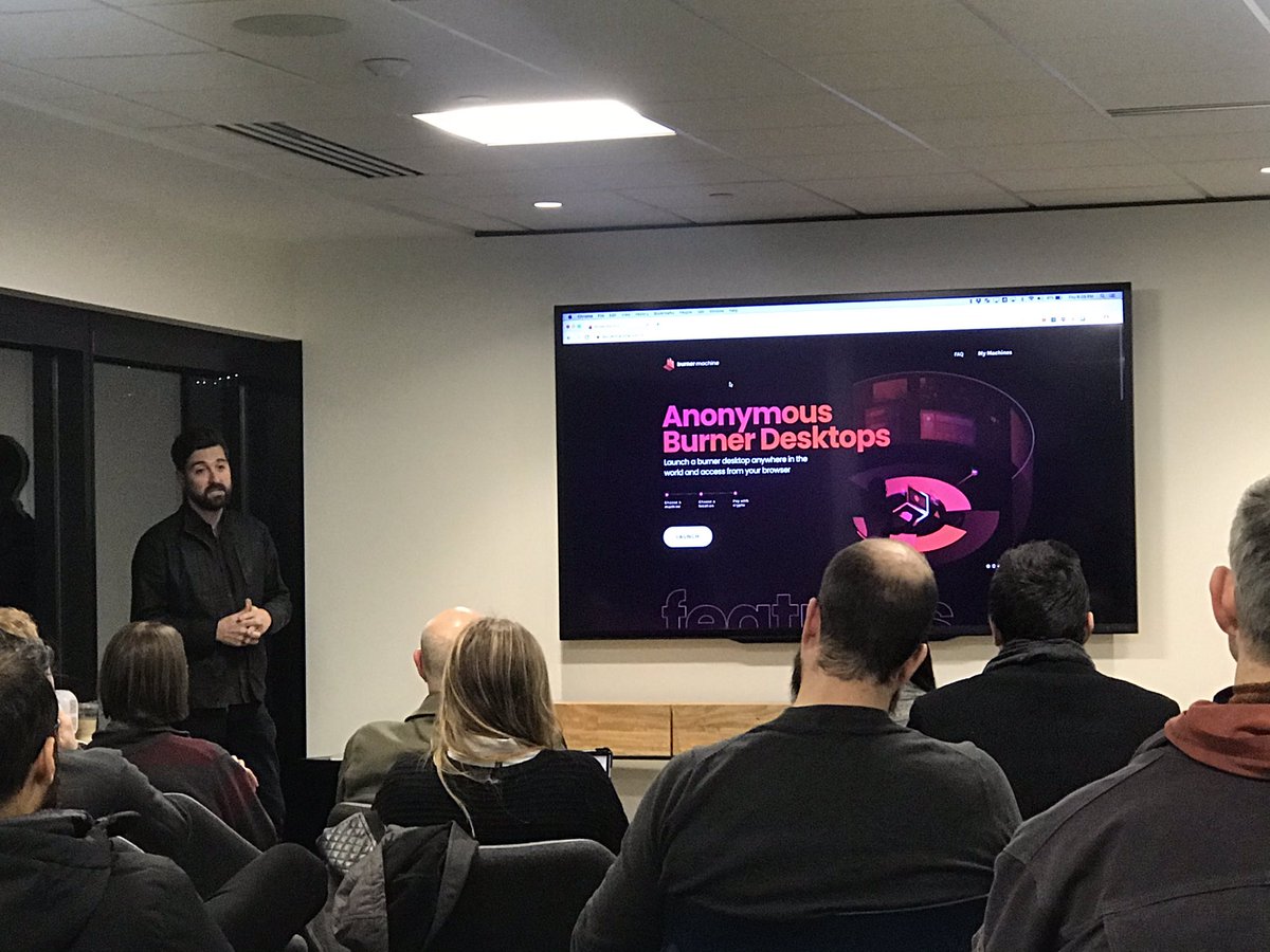 SeattleEthereum's tweet image. We’re live at @create33pnw! @lcdupree and @LevDubinets are showing off @burner_machine. Great to see the #seattleth community out and about in the winter darkness 🥶