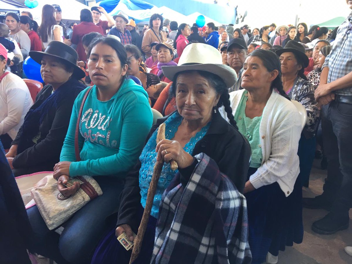 BorisFernandezD's tweet photo. Alrededor de 300 personas acudieron a la feria Toda una Vida en Javier Loyola #Azogues, conocieron de los servicios y programas que ejecuta @InclusionEc 

 #MisiónTernura
 #MisMejoresAños 
#BrigadasTodaUnaVida
#GobiernoEnAcción

@Lenin 
@IvanGrandaM https://t.co/TO3qdqVmky