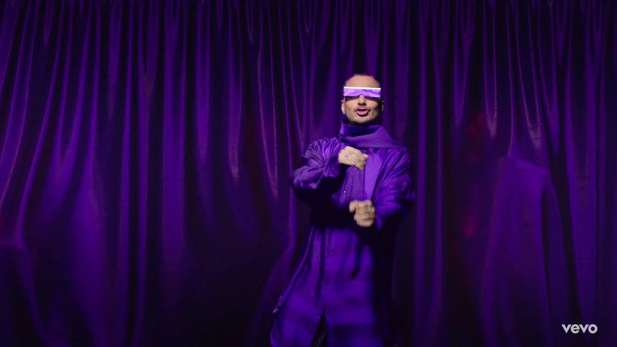 Enciclopedia Urbana J Balvin Estreno El Tema Morado En Su Video Es Posible Observar Al Artista En Un Castillo Medieval Portando Varios Articulos De Este Color Como Una Corona El Enciclopedia Urbana J Balvin Estreno El Tema Morado En Su Video Es Posible Observar Al Artista En Un Castillo Medieval Portando Varios Articulos De Este Color Como Una Corona El