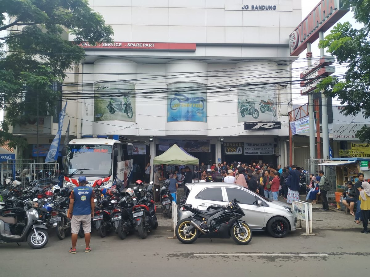 jgmotor's tweet photo. @infobdg Untuk wargi Bandung yang mau memperpanjang SIM nya hari ini bisa langsung mampir ke dealer kami ya, di Yamaha @jgmotor Bandung, ada #simkelilingBDG dari Tim Satlantas @SIMRestabesbdg #jgmotorsimkel https://t.co/eiQKrUlseX