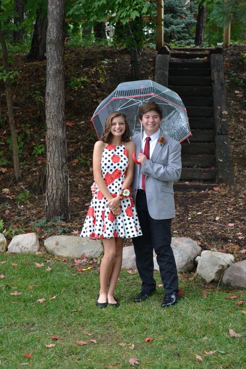mattlutz's tweet photo. 4 years and counting! Happy anniversary @EmmaSauger https://t.co/ERVW6olWAq