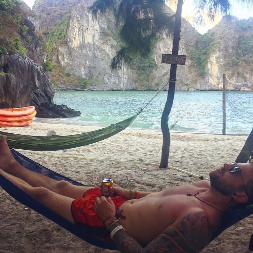 oasisbaypartyc1's tweet photo. π΄Chill out, relax and have an open mind π΄
Join us now:
ππ»π³ https://t.co/VTbbMqAmAh π»π³π
#oasisbaypartycruise #halongbay #travel #vietnam #chill #chillout #relax #freedomisland #hanoi #beer #kayak #nature #sea #love https://t.co/kkddyiqono