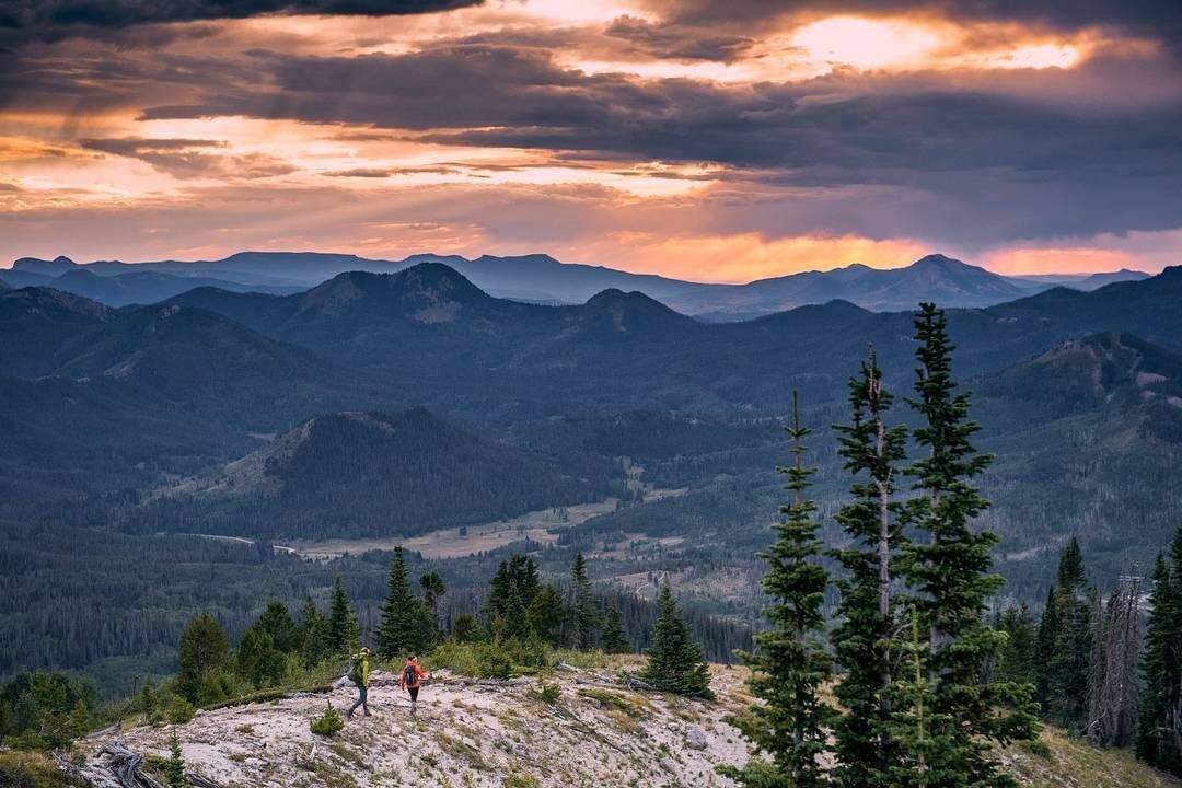 womenoutdoors's tweet photo. Sunset: it's our favourite colour. #outdoorwomen

. . .
Photo: https://t.co/zIYL9DX3B4 https://t.co/hb0aXwOKLU