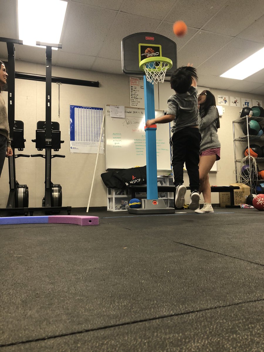 SUHSD_Unified's tweet photo. Two points for our young athlete 
#inclusionrevolution #choosetoinclude #wearesosc #generationunified #playunified https://t.co/VkNThplhE9