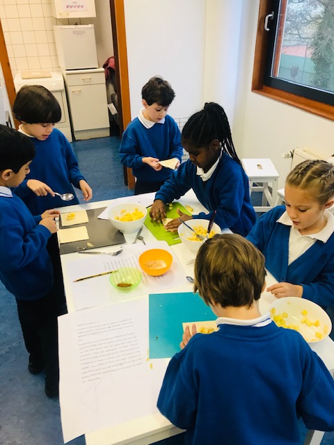 BSNJSV's tweet image. #JSVY2 cooked up a storm in the kitchen making apple flappens.  This was a great opportunity to follow instructions and identify the key features of an instruction text.