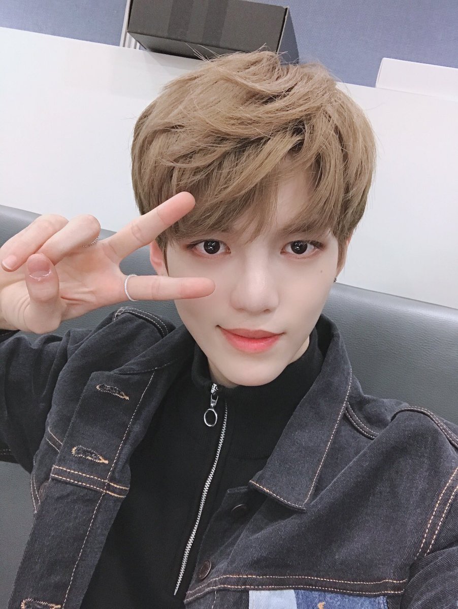 verivery_intl's tweet photo. [#GYEHYEON]

We finished our first stage safely !!💜🤍
Thank you VERRERs for cheering us😍🥰

#GYEHYEON
#VERIVERY https://t.co/r21oJO9PGQ