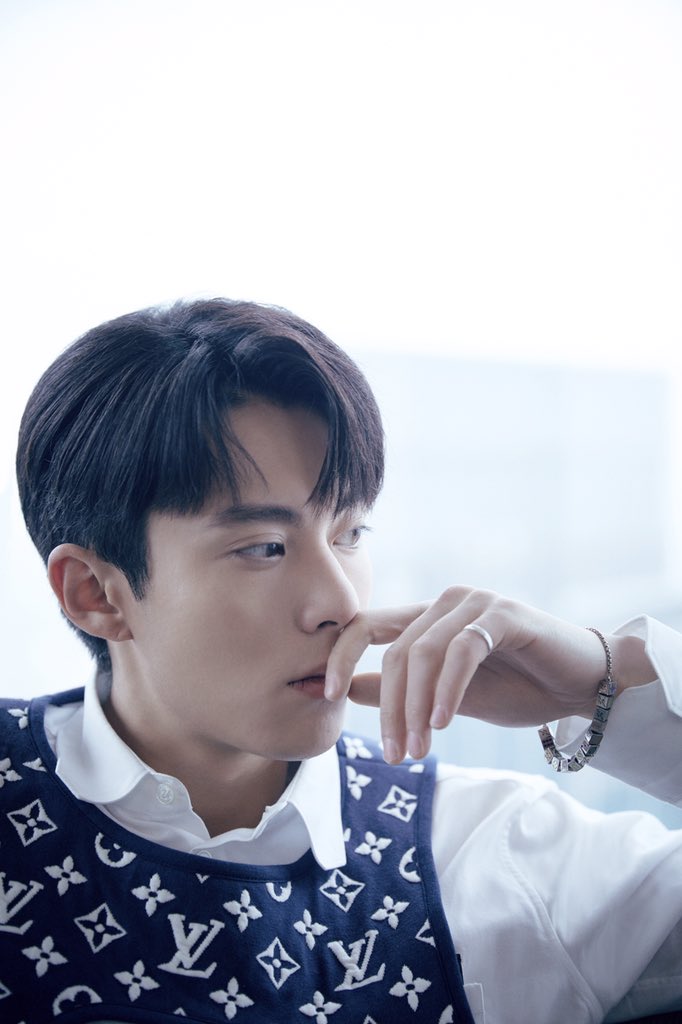 cdrama tweets on X: Dylan Wang attends a Louis Vuitton Men's 2019