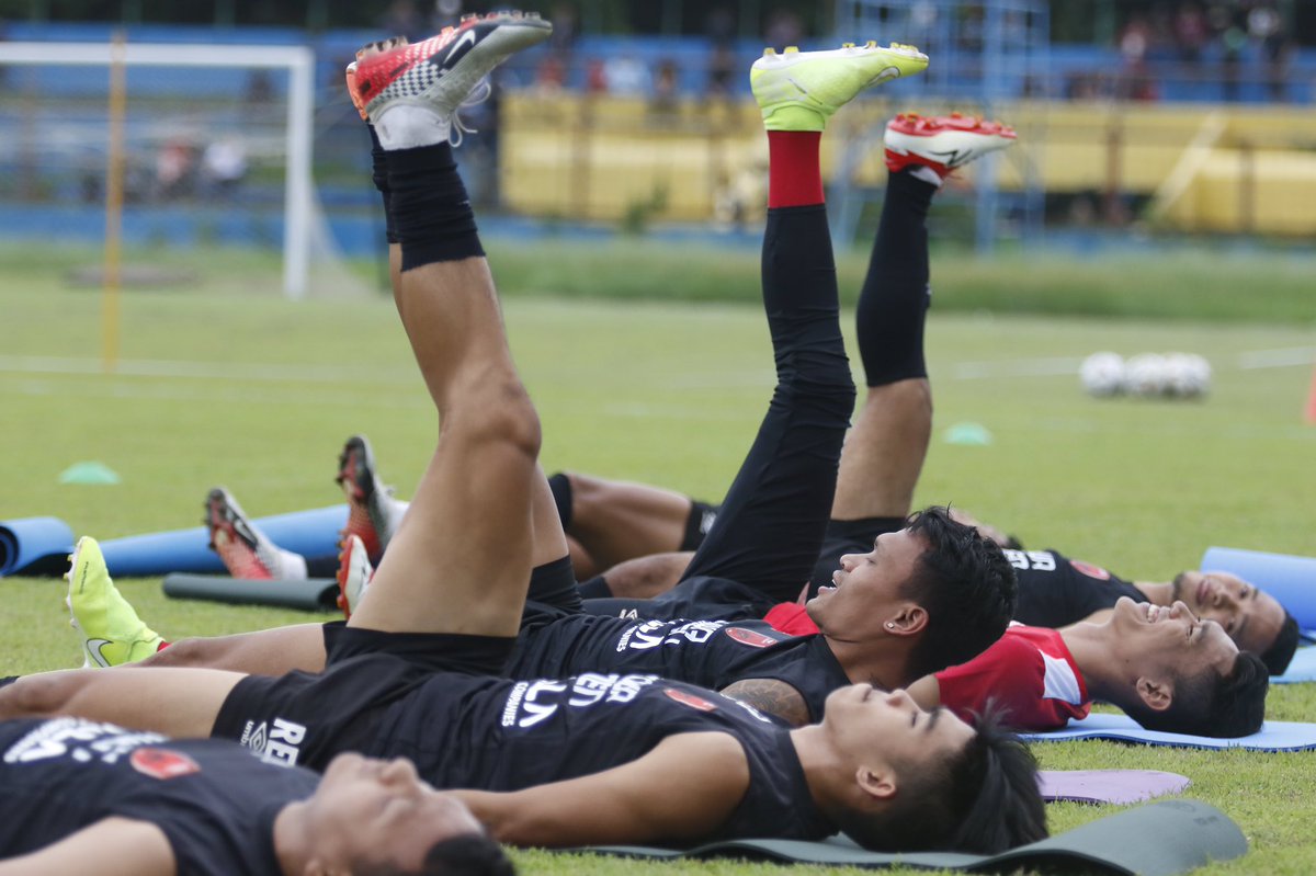 sampe ketemu distadion sore ini jam 16.30 gaess !!!