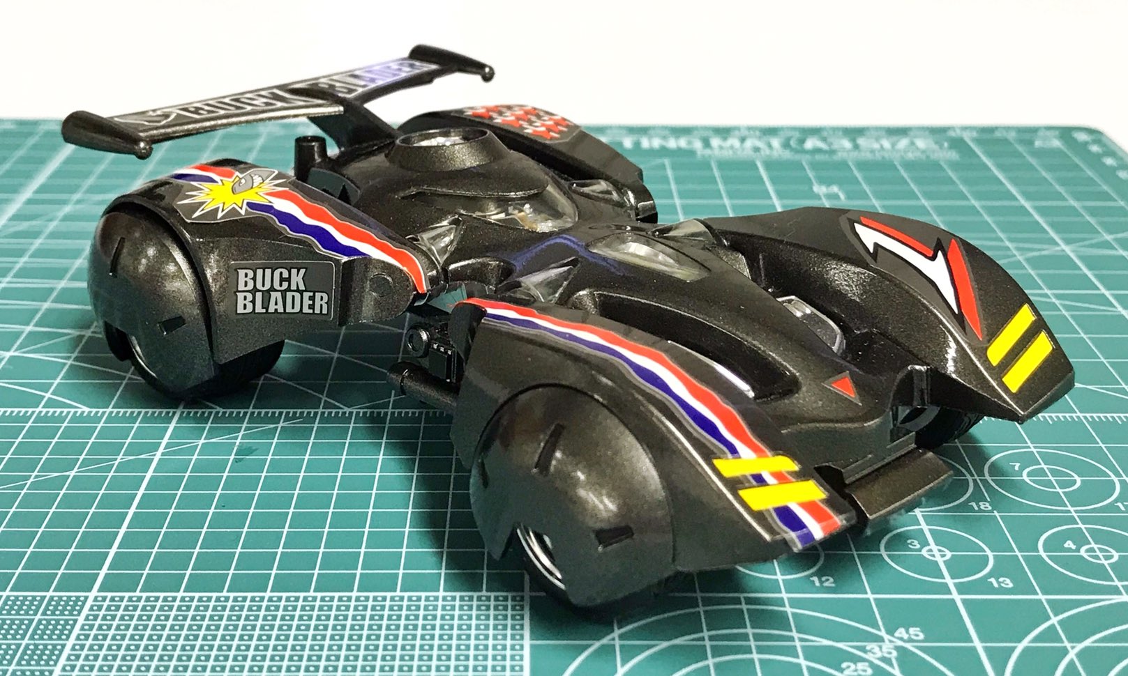 時速47kmオークションタミヤ田宮ミニ四駆塗装済みバックブレーダーカスタム完成品 時速47kmオークションタミヤ田宮ミニ四駆塗装済みバック