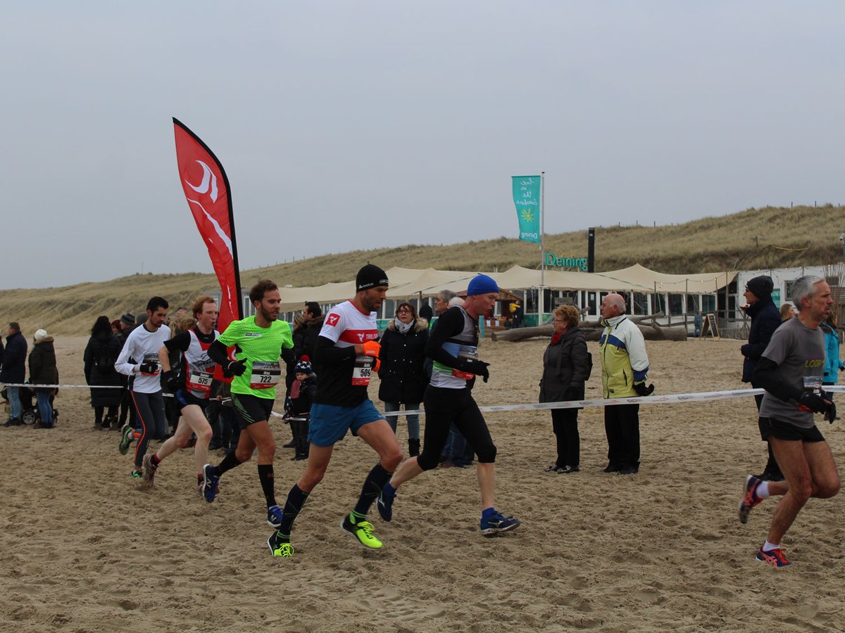 dedeining's tweet photo. Sportief weekend in #Castricum aan #Zee: zaterdag de #MTB-strandrace Egmond-Pier-Egmond en zondag de #Egmond Halve #Marathon. Bij Deining zit je warm heb je het mooiste zicht op de deelnemers! https://t.co/85nf73uJ9P