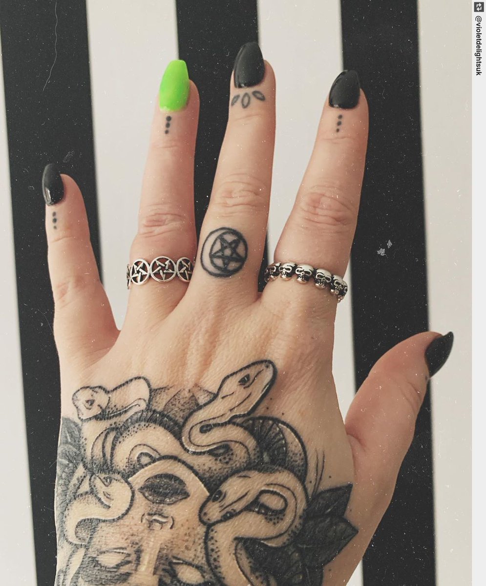 betrendsetters's tweet photo. #me #freshclaws #claws https://t.co/UFT6LYRO6D #tinytattoo #minitattoo https://t.co/Iwj3TxakPY