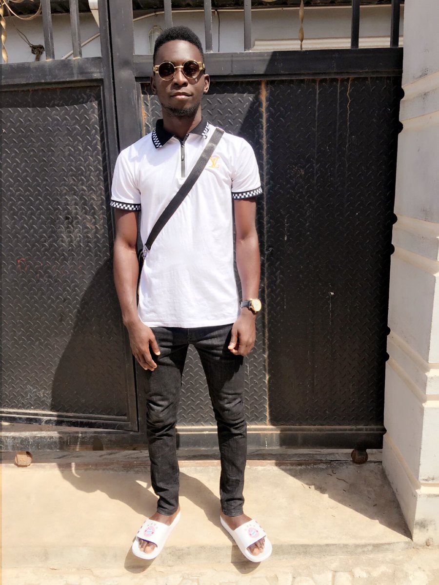 ademide_junior's tweet photo. Look over but don’t overlook me 👑👑 https://t.co/K9royCev2E