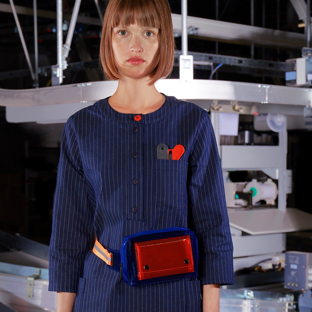LaRedouteFr's tweet photo. @LaRedoute x @aboutaworker : Huit pièces et accessoires inspirés de l’univers industriel. Poches savamment placées, rubans réfléchissants, tissus techniques… Rendez-vous demain pour en découvrir plus ! #laredoutexaboutaworker #createur #aboutworker https://t.co/BGJaRYdO3W