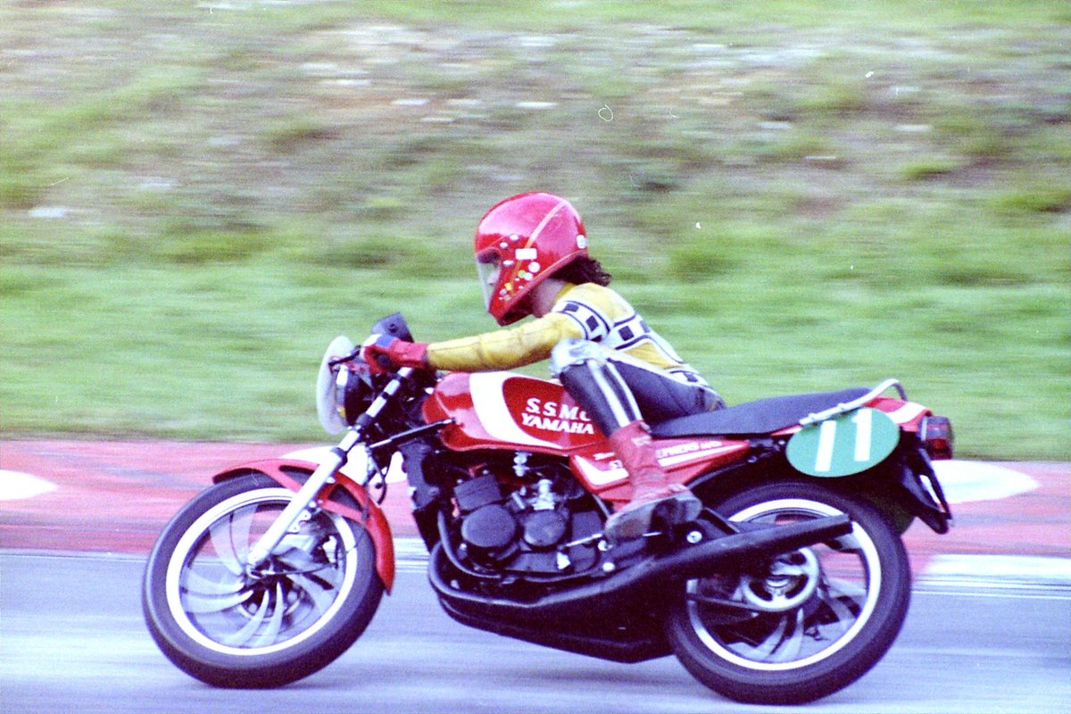 Gary Noel was the original win it or bin it 250 proddy racer. He had numerous victories on his Stan Stephens tuned LC Yamaha but Motorcycle Weekly reporter Spike Wright reckoned he also had 57 crashes in one year!
Stan thought so much of Gary that named one of his sons after him.