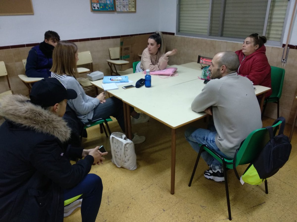 ArrabalAID's tweet photo. Alumnado #IncorporaJoven #incorporalacaixa @FundlaCaixa
@Cajasol comienzan 2020 con su primera clase de inglés para preparar exámenes y trabajos de evaluación dentro de su #RefuerzoEducativo. Acción con apoyo @E2OEspana y metodología de aprendizaje @radioecca. #generandotalento https://t.co/6qWCkEgwTA