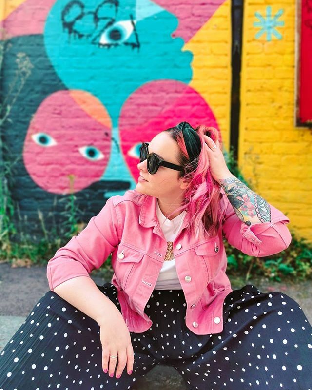 ericavonderwall's tweet image. It may be January 98th, but at least we all made it through the first work week.✨ Unscathed? Who could say. Happy Friday, frens.🎉
.
.
.
#averagegirlsize #midsizestyle #inbetweenie #anysizestyle #mystylediary #womenwithstyle #anotheroutfitpost #wearth… ift.tt/36JGoY0