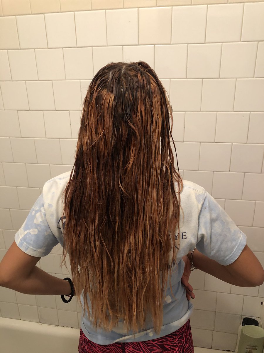 itzmmaddss's tweet photo. Ummmmm so my friend wanted to bleach it blonde and dye it pink. And she asked me to do it for her and I did itfollowing a guy tang video and brad mondos tips and I felt confident here the first half was not bad  but then this happened. @bradmondonyc helpppp! https://t.co/93YYqRFruH