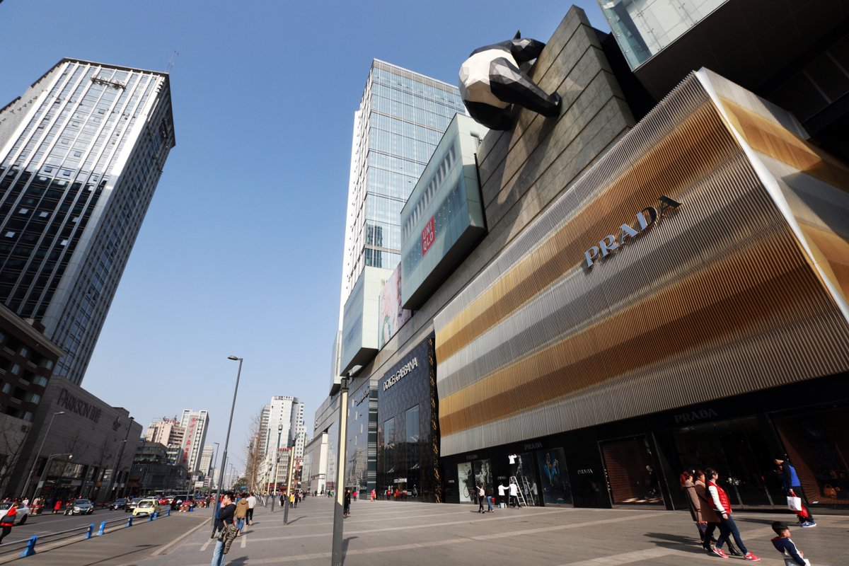 Chengdu_China's tweet photo. According to a report about #Chengdu's development in its commercial property market in 2019, Chengdu is making a great effort to become an international consumer city and the third largest city of the retail industry in China.  #InChengdu #VibrantChengdu 
https://t.co/5uNzEjLX7B https://t.co/5MnnzXwrEu