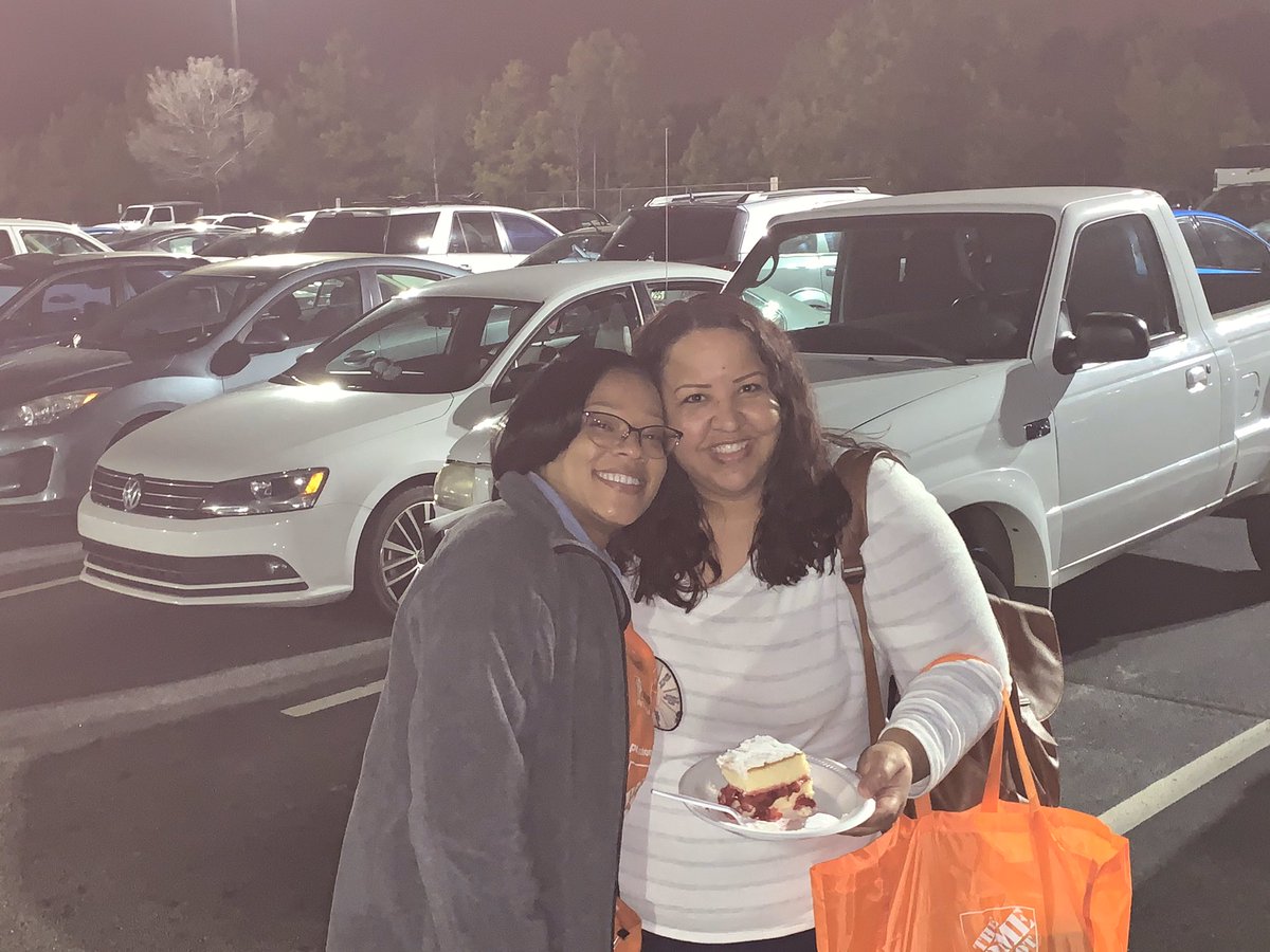 figueroa_dom's tweet photo. When you work for, then say goodbye to the most incredible team EVER! Thank you for making me a leader!!! 🧡😊👏🎉🥳💪🔥 #8616LeadersRock #PhoenixOrBust #MyTribe #LeadWithLove @HDRLC8616 @chante31558189 @LoehrPhil @OMMark8616 @I_Am_Erock @Cedric24316601 https://t.co/AadfccjbAC