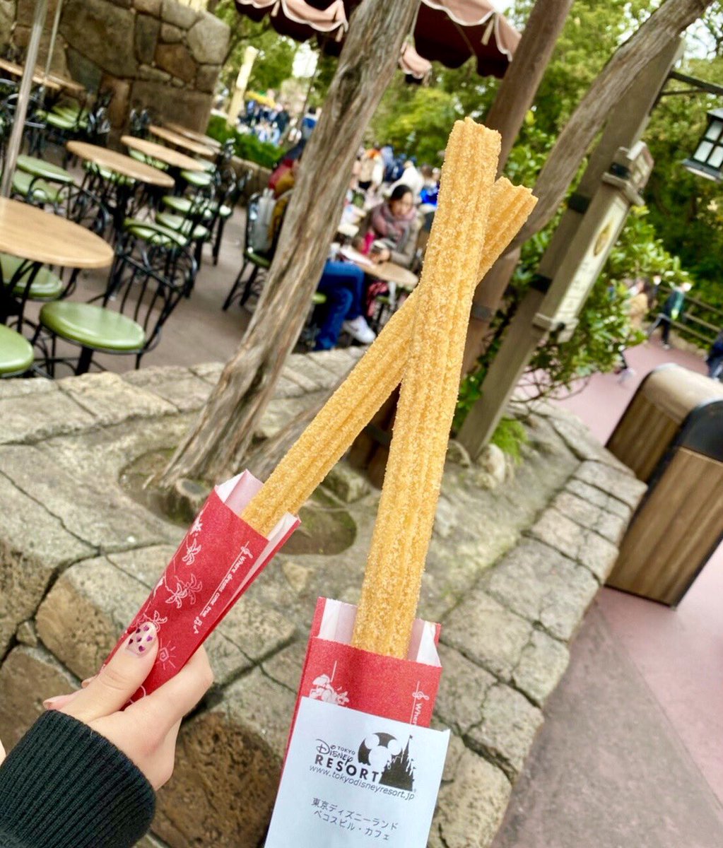 tmk_totsuka's tweet photo. 1月31日までの #期間限定  #きなこチュロス を食べました🥨🍩 和テイストのチュロスはパーク初だそうです🌟いつもと違った #きなこ 味とっても美味しかったです💗 #WaltDisneyWorld #disneyland #churros 販売店舗は #ウエスタンランド #アラビアンコースト です😉💗 https://t.co/rBJFxmXQAs