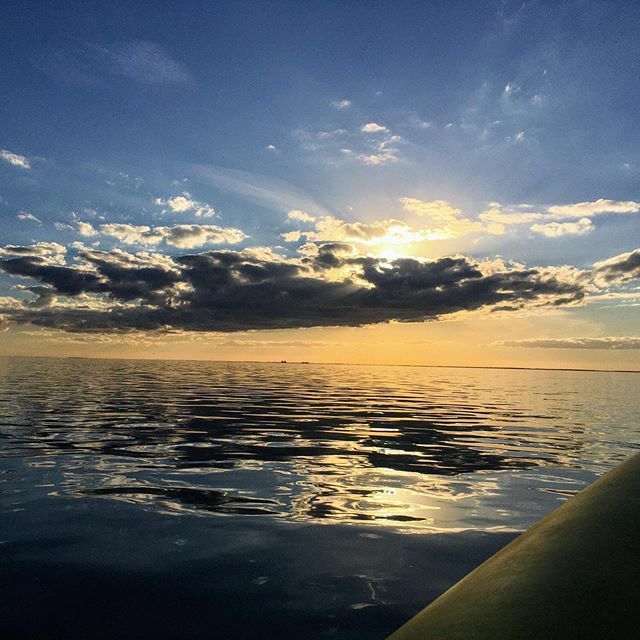 WWAdventures76's tweet photo. Watching the sun set while crossing Biscayne Bay in a RHIB. #AlwaysWandering #ExploreDiscoverLive #LeaveNoTrace https://t.co/KApMNNVUKq