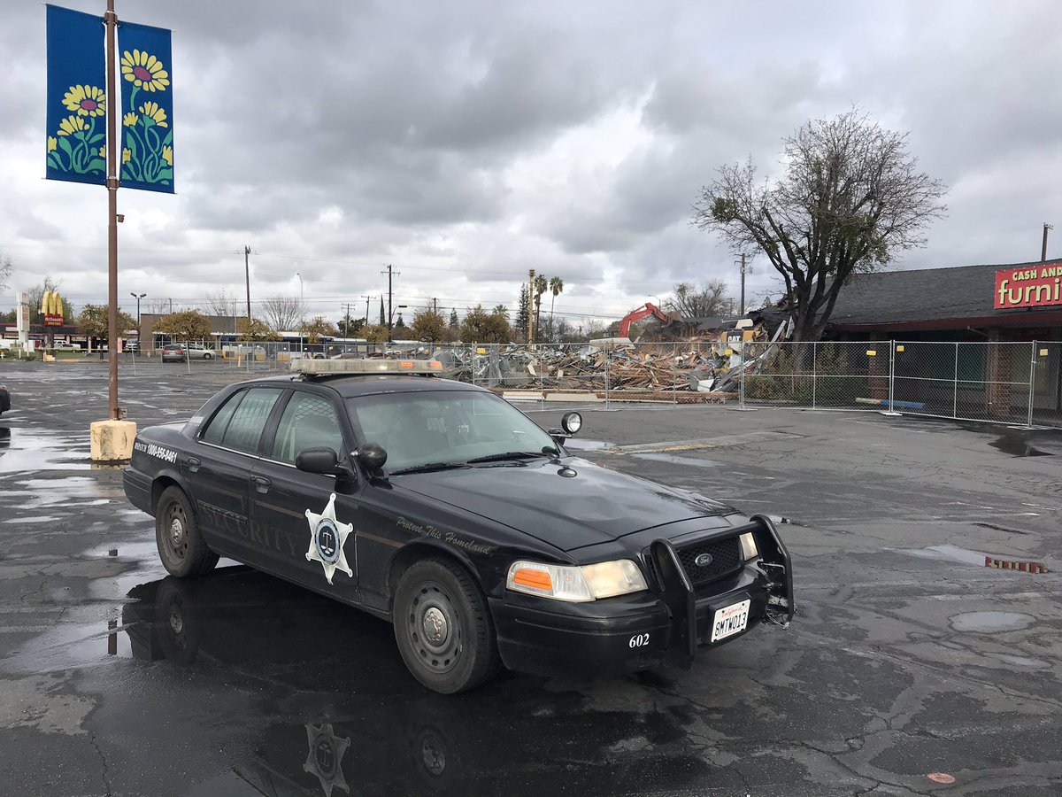 VTSecurity916's tweet photo. The old “Yankee Hardware”, “Hollywood Market” building is being torn down and will soon be replaced with a CVS and Starbucks! #vtsecurity #security #ca #northerncalifornia #norcal #securityservices #follow #patrolservices #patrol #sacramento #sactown https://t.co/7DKS8rz863