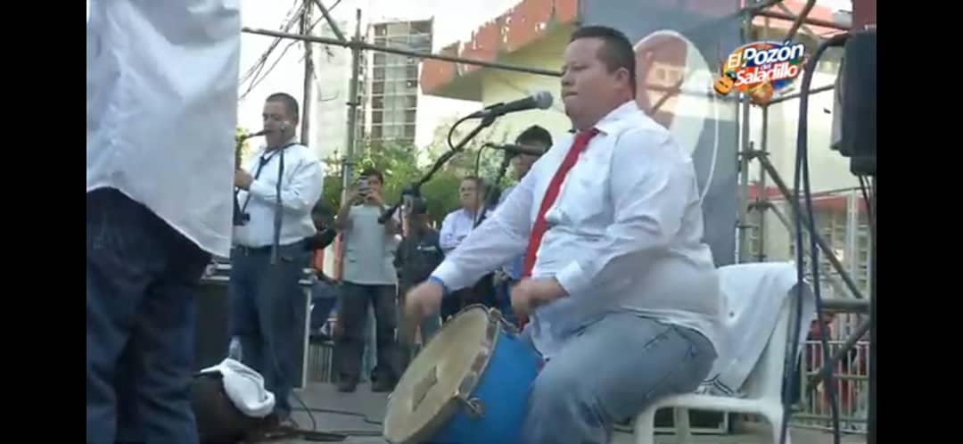 davidernestol13's tweet photo. Talento de Venezuela para el Mundo al Ritmo de @retroblancovzla #OyePeroQueBien #PaGoza @Ateltv @pozonsaladillo @TUFM909 @Tiamoraradio @bollolo @PepsiVEN @SaborZuliano1 🇻🇪🔝🎻🎼🎉🎊🤗🙏🗣️🎤🛰️🎧🎷🎺📺🎙️📻📡 https://t.co/8LYSuztxim
